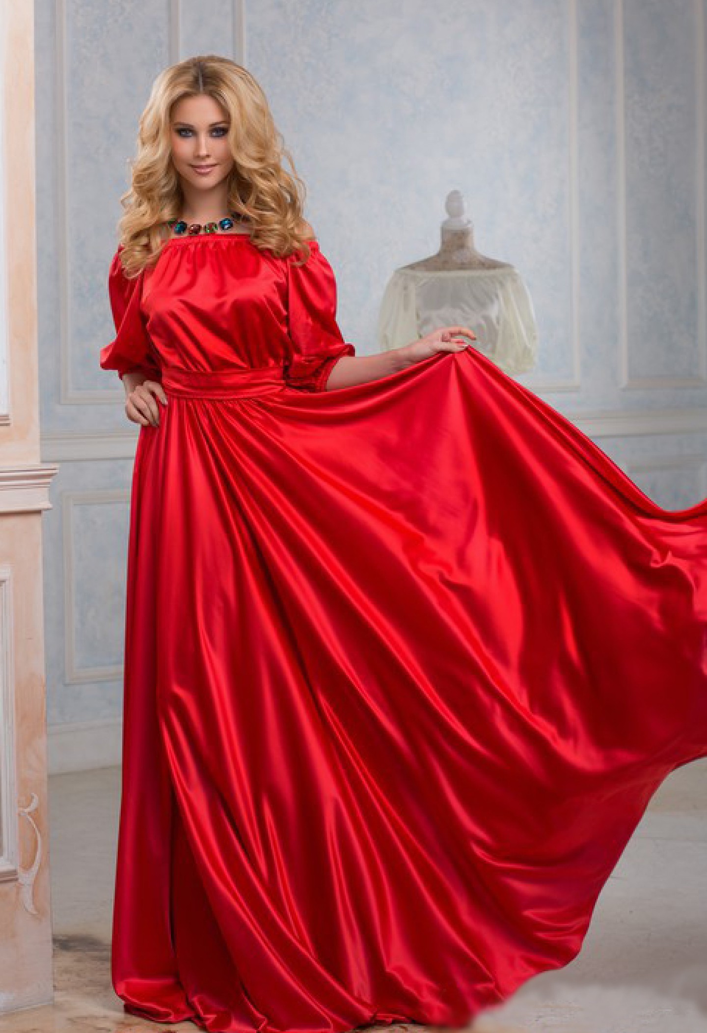 August van der Walz платье красное